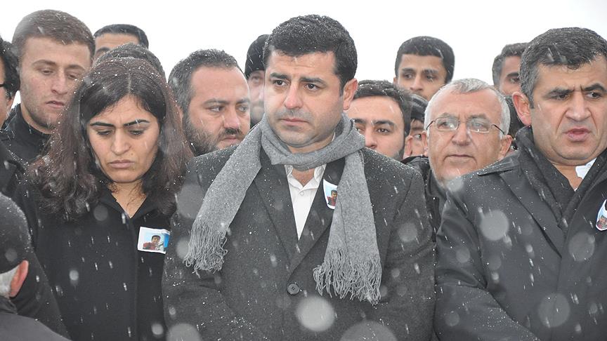 Selahattin Demirtaş Diyarbakır'daki evinde gözaltına alındı