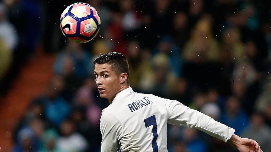 ريال مدريد يمدد عقد رونالدو حتى 2021