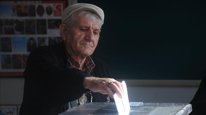 Bulgaria presidential polls to go towards second round