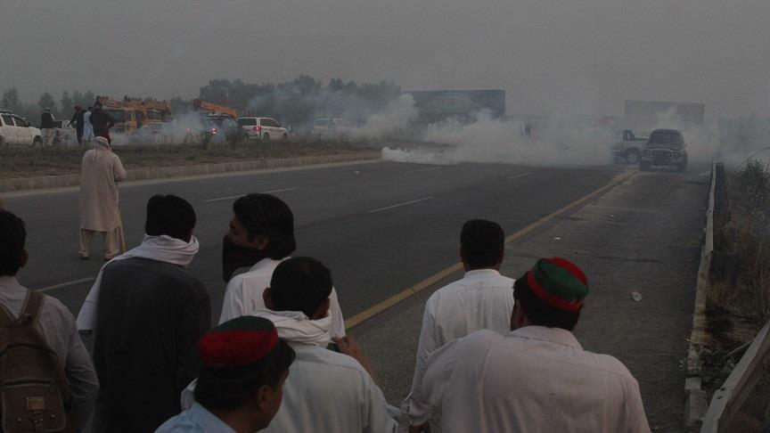 Pakistan Shia protesters clash with police over arrests