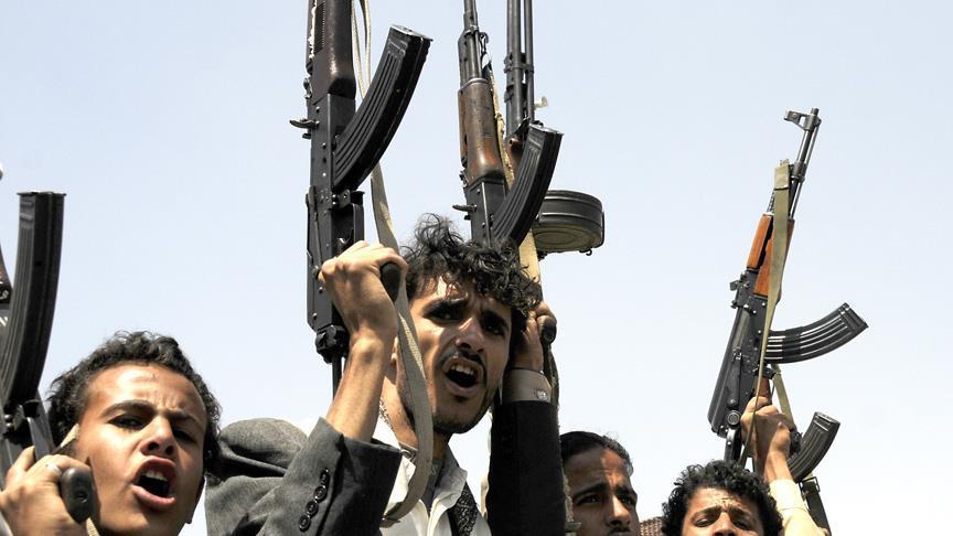 مسلحون حوثيون يفرقون محتجين طالبوا برواتبهم في صنعاء (شهود عيان) 