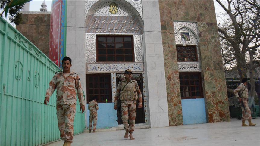 52 killed in blast in Pakistani shrine