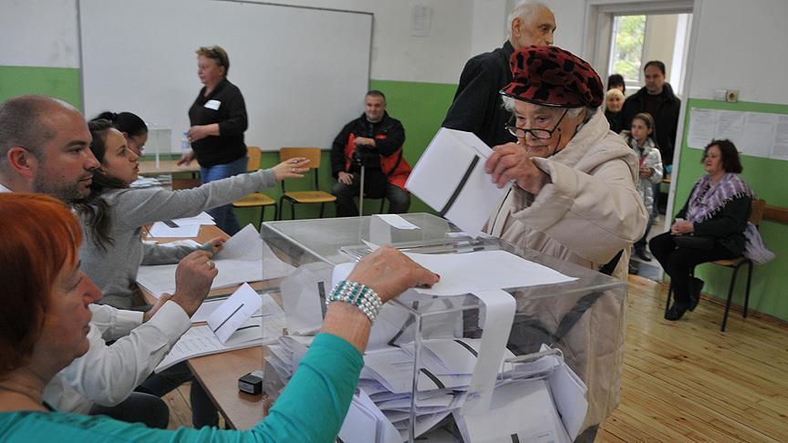 Bulgarians Vote In Second Round Of Presidential Race