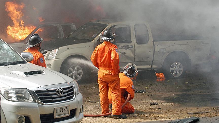 Car bomb injures 2 village officials in Thai south