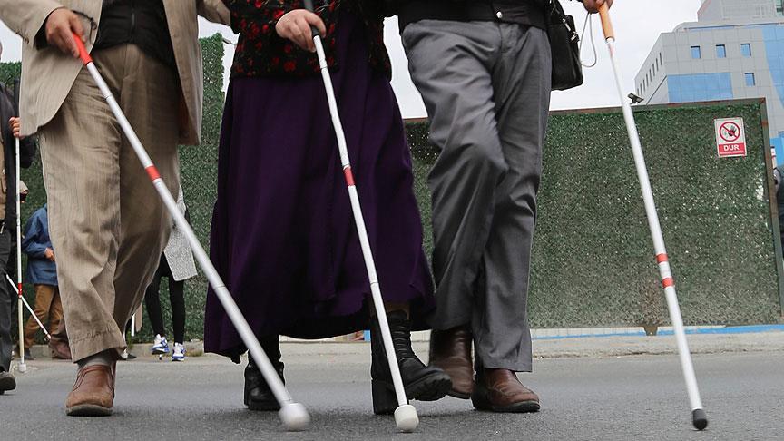 Türkiye'de her bin kişiden 3'ü görme engelli