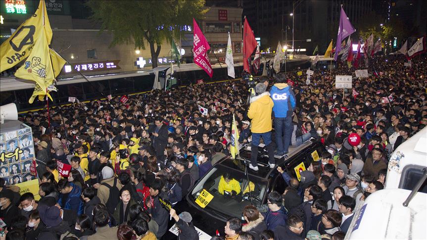 SKoreans stage 4th weekend of mass protests