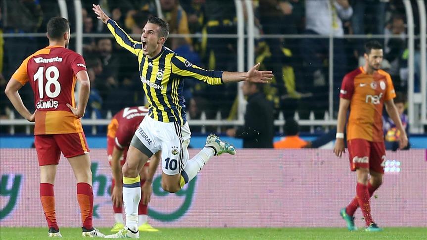 Football: Fenerbahce beat Galatasaray in Istanbul derby