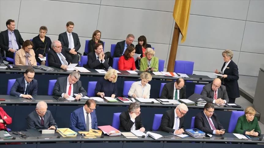 ميركل تدعو إلى مواصلة الحوار مع تركيا رغم الخلافات القائمة