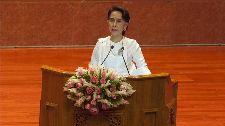 Suu Kyi urges rebels to sign peace deal after clashes