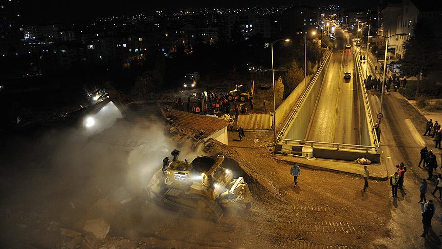 Başkent'te 1071 Malazgirt Bulvarı'ndaki gecekondu kaldırıldı
