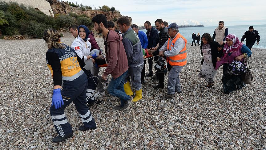 Çocukları kurtarmak için girdiği denizde boğuldu