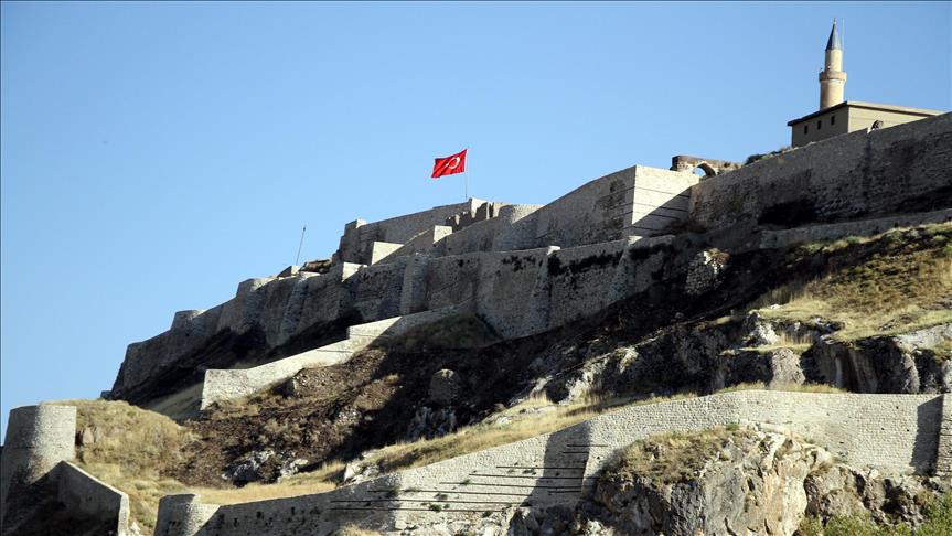 Крепость Ван привлекает тысячи туристов со всего мира