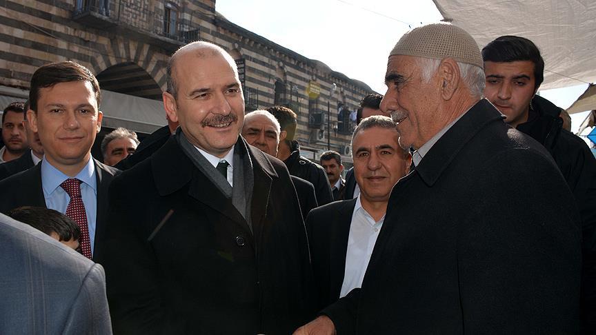 İçişleri Bakanı Soylu Diyarbakır'da esnafla buluştu