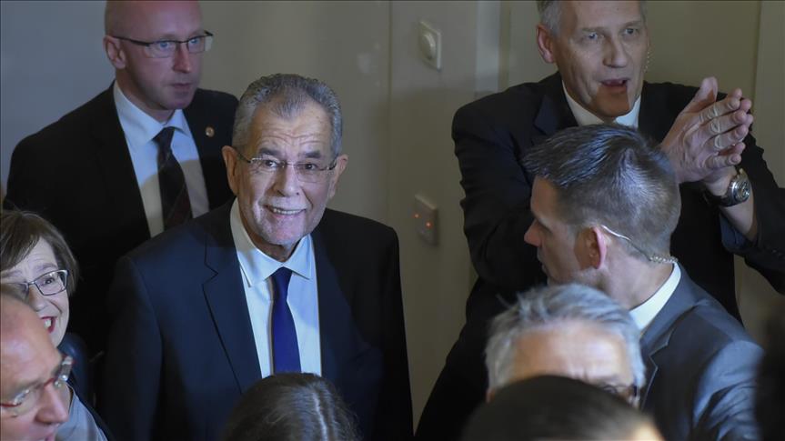 Preliminarni rezultati izbora: Van der Bellen pobijedio Hofera u utrci za predsjednika Austrije