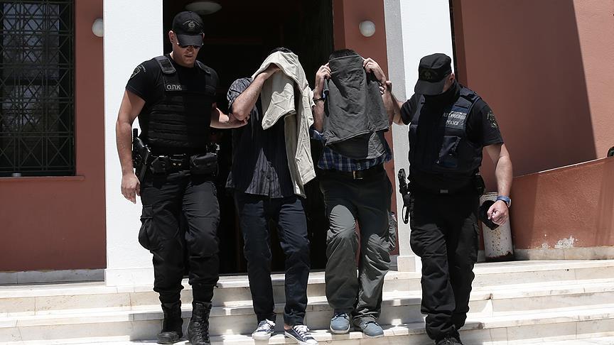 Yunanistan darbeci askerlerin iadesini reddetti
