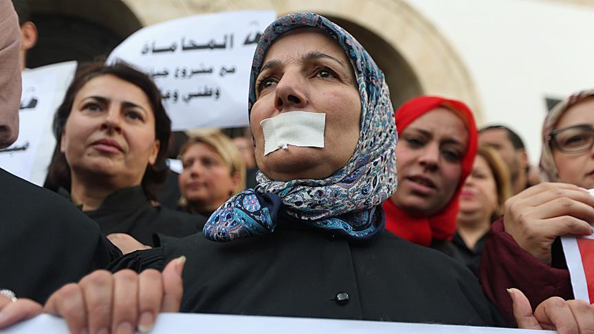 Tunisian lawyers demonstrate against planned tax change
