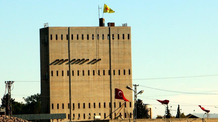 Syrians angry about PYD 'rags' shown across border