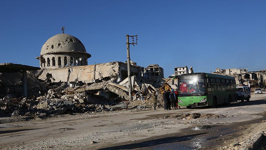 Halep'teki tahliye konvoyunda 14 sivil hayatını kaybetti