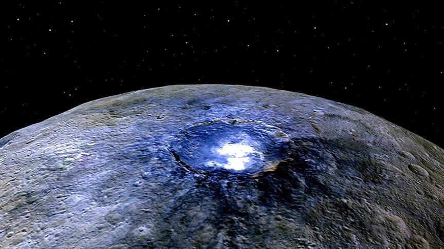 Ceres'in gölgeli kutbunda buzullar keşfedildi
