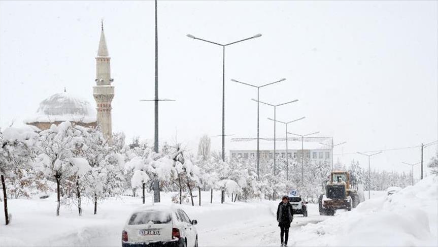 Turquie : La neige revêt Ankara de son manteau blanc