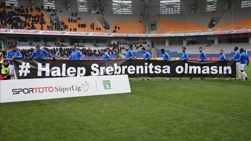 Turska: Fudbaleri nosili transparent "Neka Halep ne postane Srebrenica"