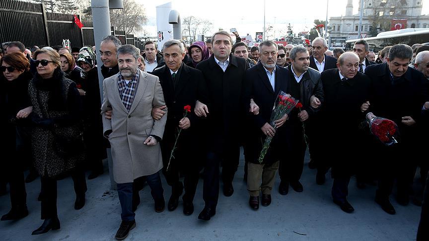 Beşiktaş'taki terör saldırısı Şehitler Tepesi'nde protesto edildi