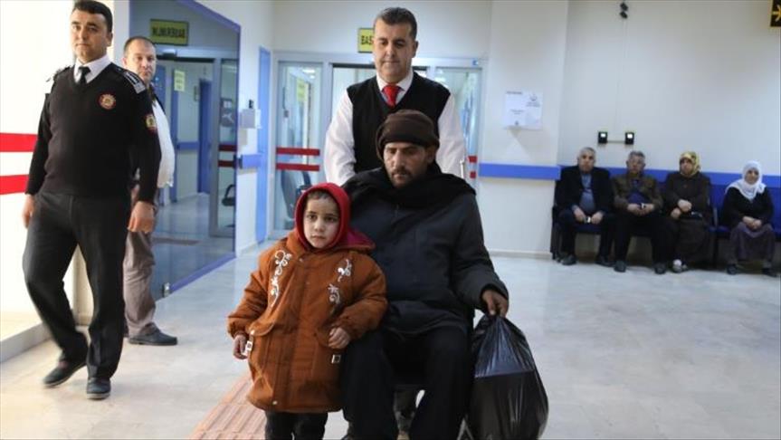 تركيا تلم شمل طفلة سورية مع آخر فردَيْن من أسرتها (تقرير)