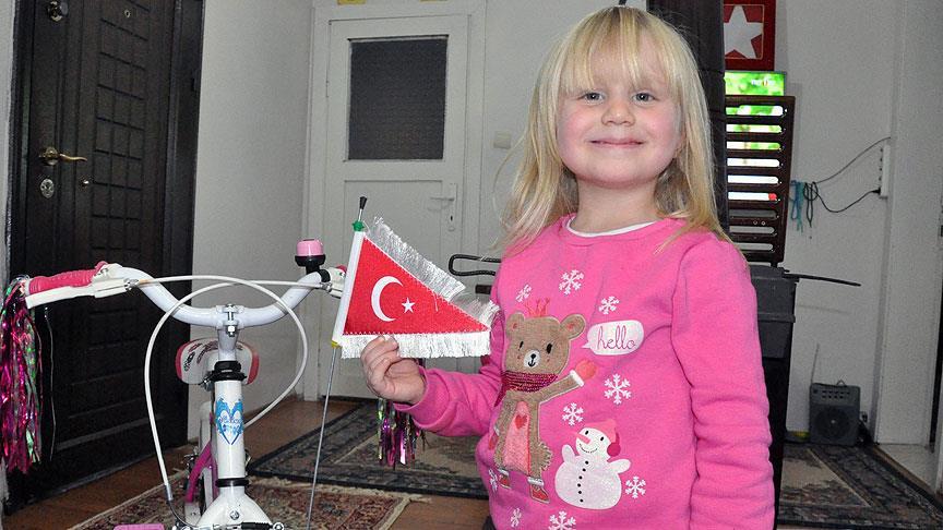 Küçük Livanur rüyasındaki bisiklete kavuştu