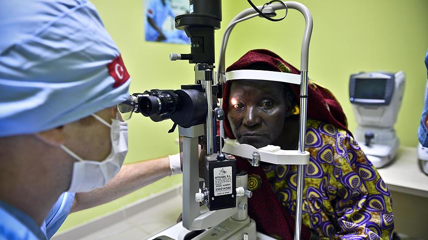 Binlerce Afrikalı ışığa kavuştu