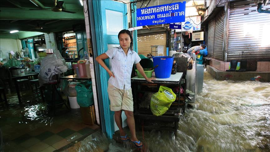 8 dead as torrential rain brings flooding to Thai south