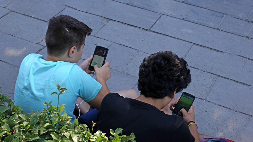 'Emoji ve kısaltmalar Türkçeyi katlediyor'