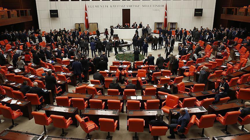 Lawmakers begin debating Turkey's constitution