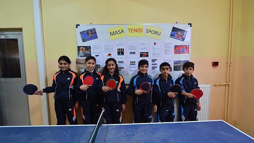 marangozda yaptirdiklari tenis masasiyla basariyi ariyorlar