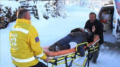 Diyaliz hastasının imdadına paletli ambulans yetişti 