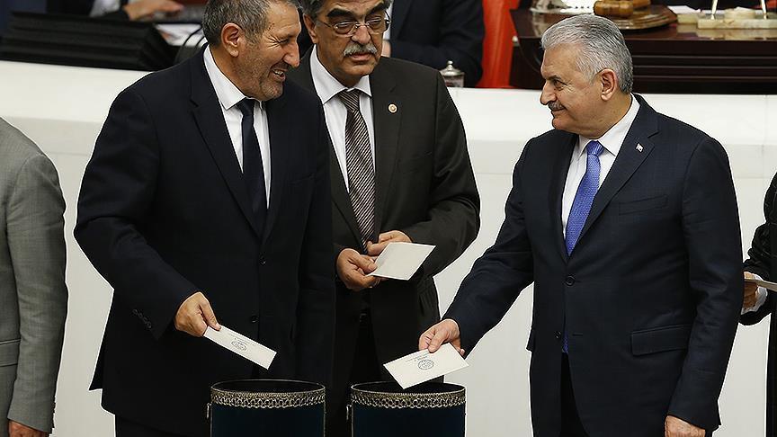 پێنجەمین ماددەی گەڵاڵەی گۆڕانکاری دەستووربە ٣٤٣ دەنگی بەڵێ پەسەند کرا
