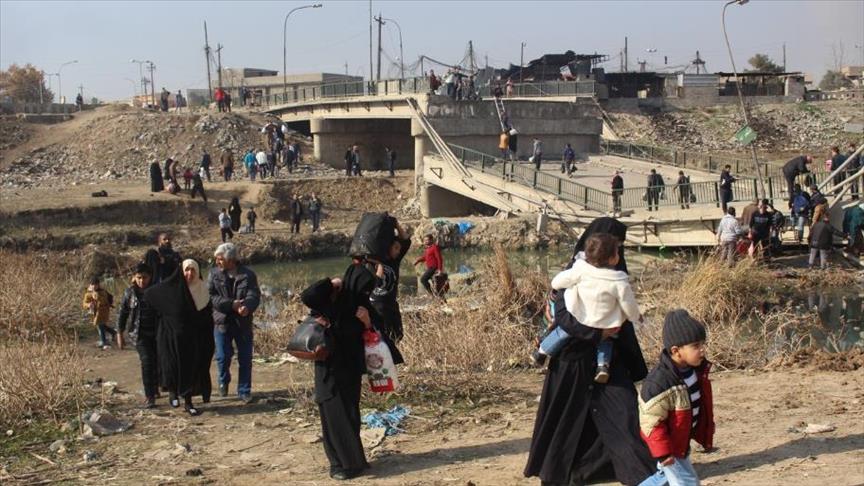 جسر مدمّر.. طريق إجباري للفرار من حرب الموصل(تقرير ميداني)