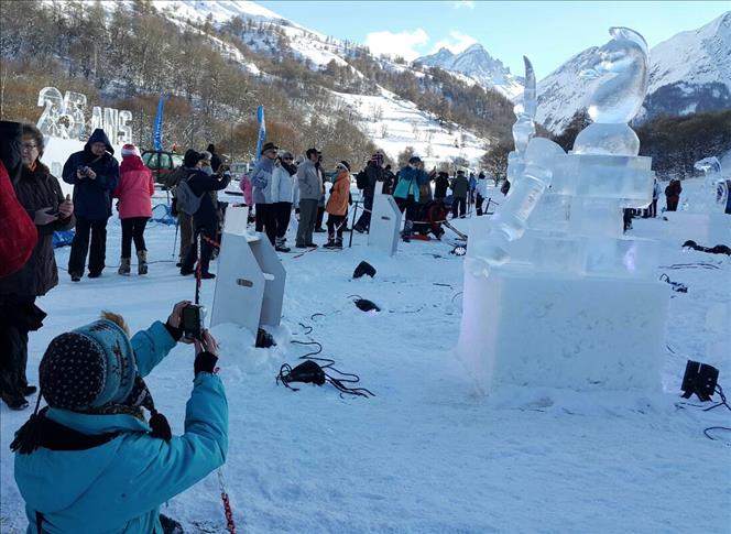 فنان تركي ينحت الجليد والثلج في 3 قارات