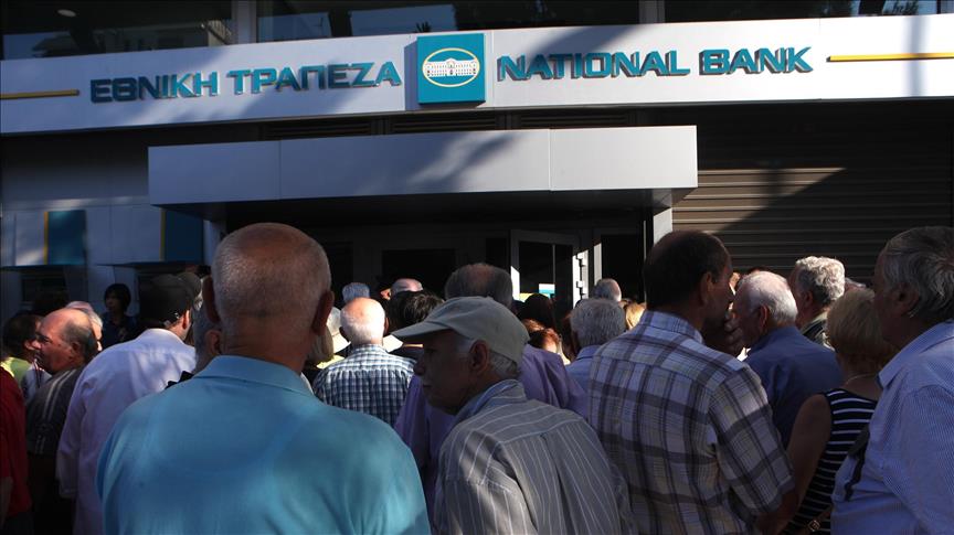 Greeks unhappy over online banking push