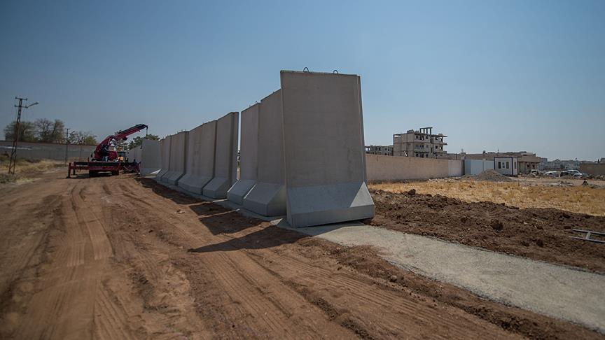Турция возвела 330 км стену на границе с Сирией и Ираком