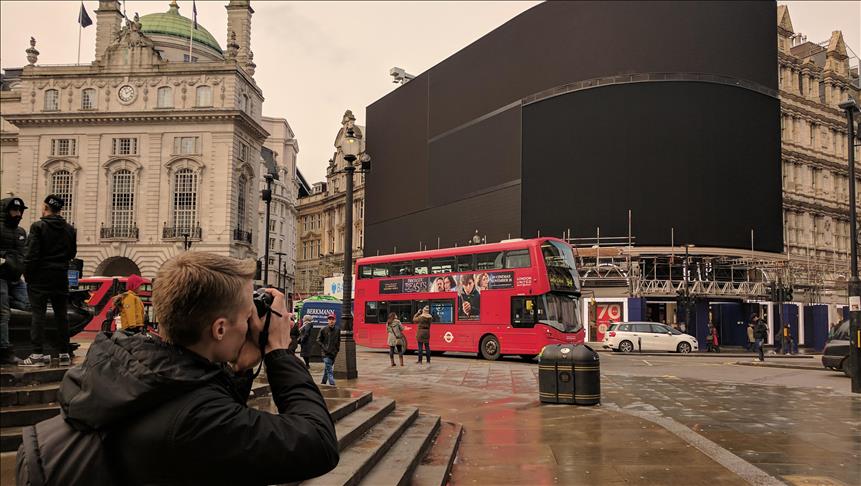 London's Piccadilly Circus goes dark