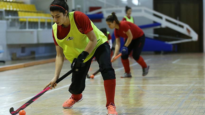 Hem futbolu hem hokeyi kariyerine sığdırdı