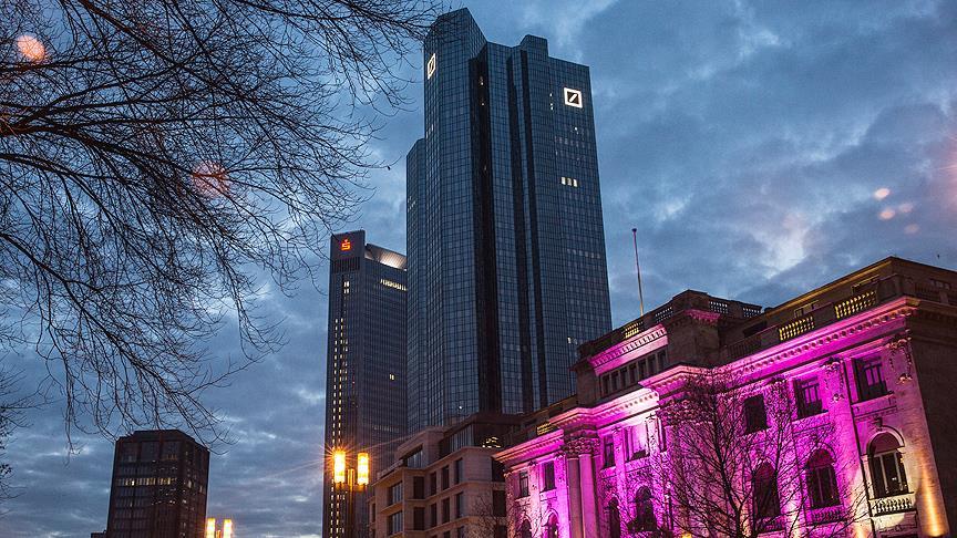 Deutsche Bank 2016 primlerinde kesintiye gitti