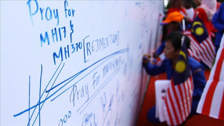MH370: Decision to end search angers families