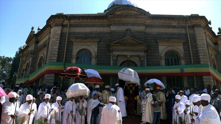 مسيحيو إثيوبيا يُخرجون التوابيت مع بدء احتفالات "الغطاس"