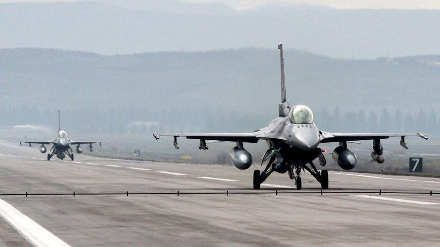 بمباران مواضع داعش در الباب سوریه توسط جنگنده های روسیه 