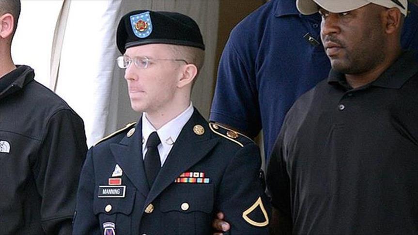 Obama grants Chelsea Manning early release