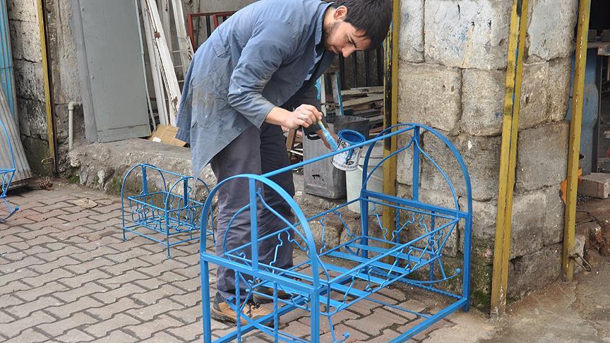 Demir Besikler Zamana Direniyor Demir Besikler Zamana Direniyor