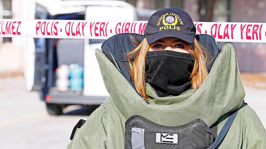 Kadın bomba imha uzmanının 'ağır yükü'