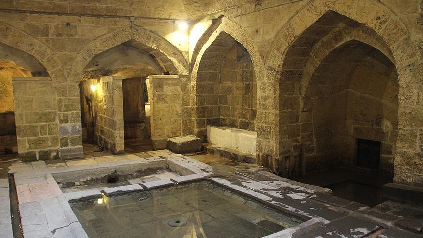 Yer altındaki mescitte ibadet için sona yaklaşıldı