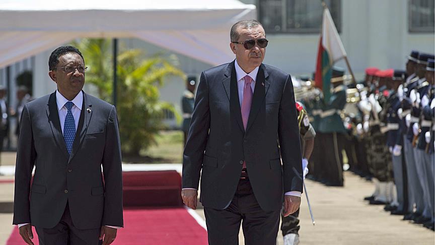 Erdogan welcomed with official ceremony in Madagascar